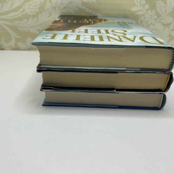 Danielle Steel Book Lot - Picture 6 of 6